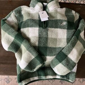 Brand new with tags Nike size Medium pullover fleece jacket.